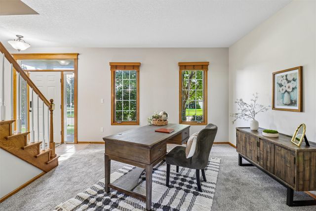 9001 Oakwood Drive, Urbandale, IA 50322