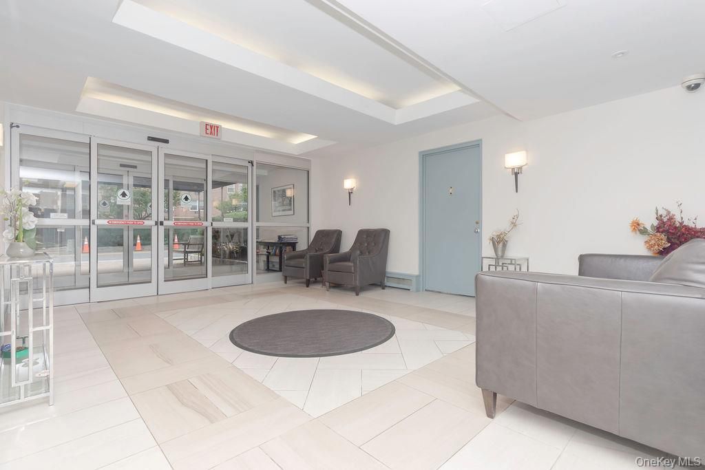 119 E Hartsdale Avenue 7F, Hartsdale, NY 10530 — photo 2