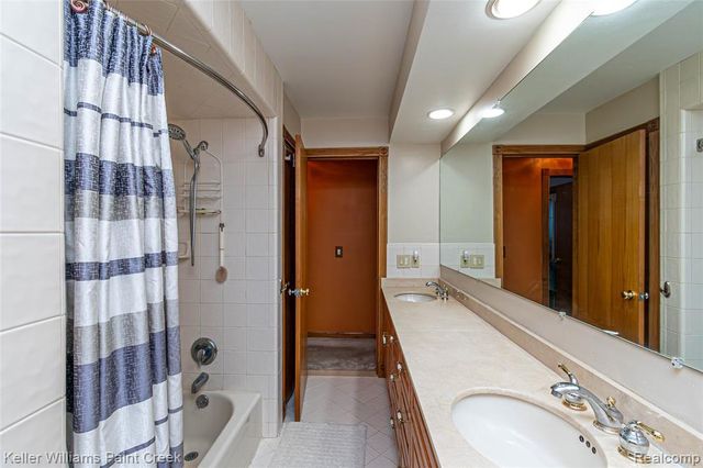 35152 Kesler Court, Clinton Township, MI 48035
