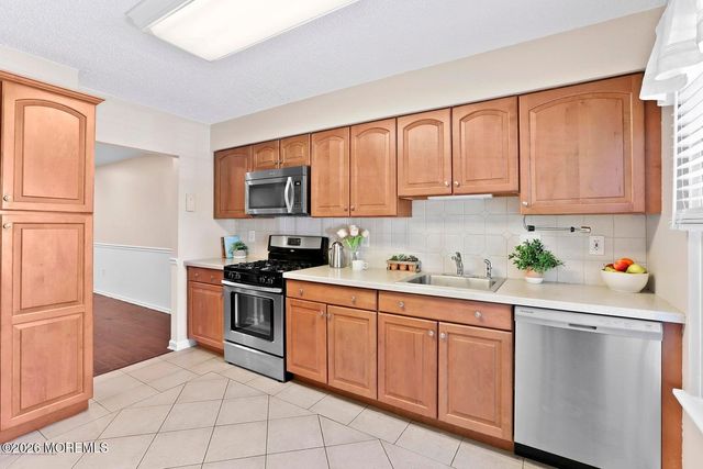 7 Stuart Drive 3, Freehold, NJ 07728
