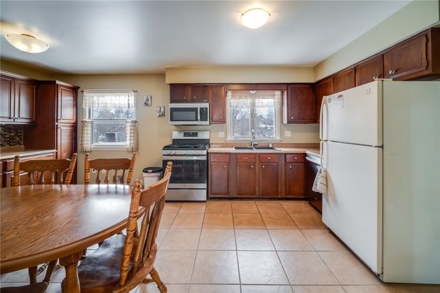 34 Evelyn Street, Gates, NY 14606