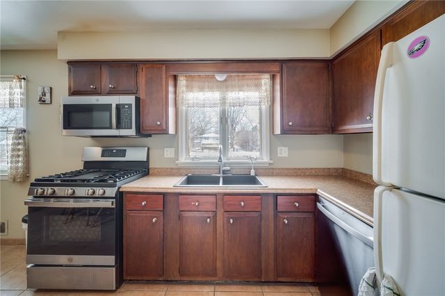 34 Evelyn Street, Gates, NY 14606