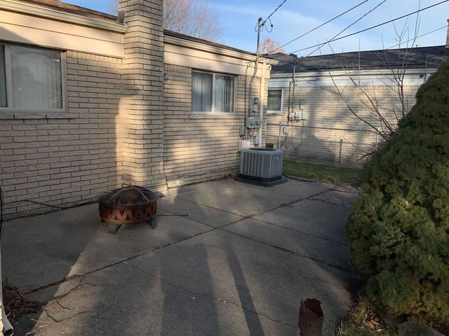 5036 Rockdale Court, Sterling Heights, MI 48310