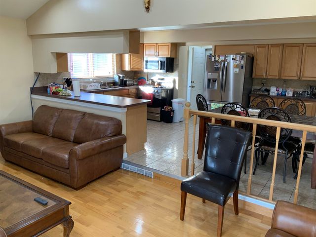 5036 Rockdale Court, Sterling Heights, MI 48310