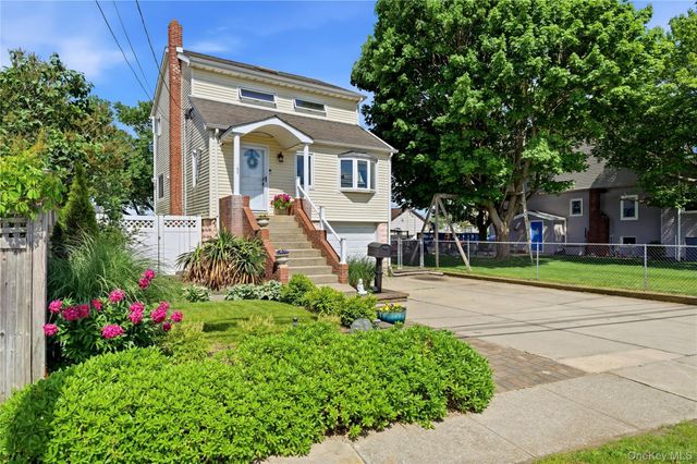 107 E Shore Road, Lindenhurst, NY 11757