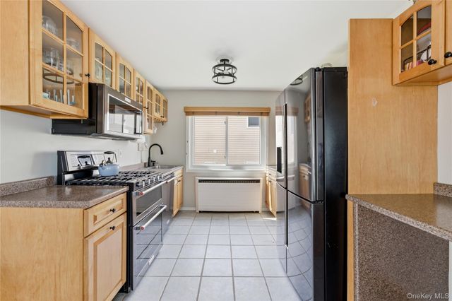 107 E Shore Road, Lindenhurst, NY 11757