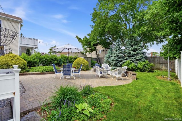 107 E Shore Road, Lindenhurst, NY 11757