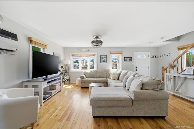 107 E Shore Road, Lindenhurst, NY 11757