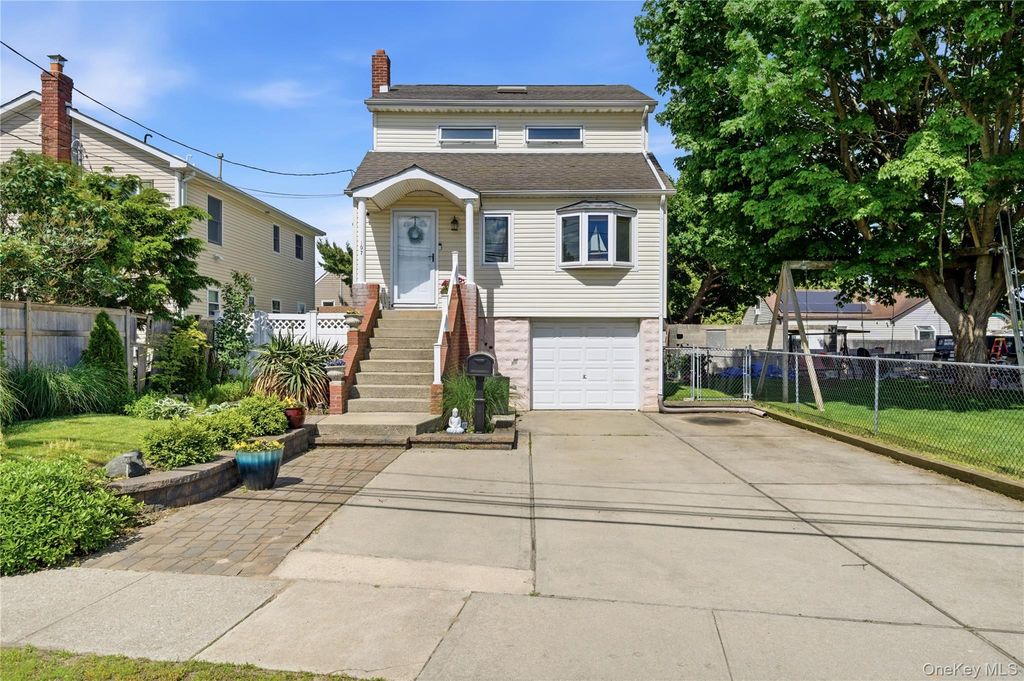 107 E Shore Road, Lindenhurst, NY 11757