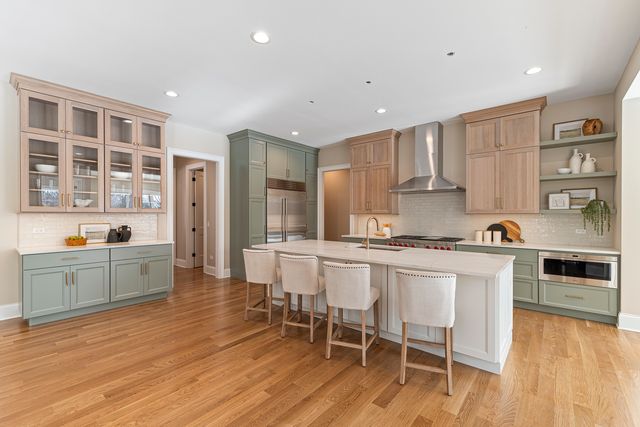 855 Fox Trail Court, Lake Forest, IL 60045