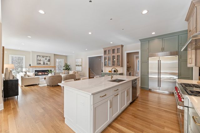 855 Fox Trail Court, Lake Forest, IL 60045