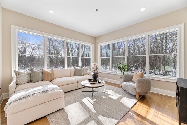 855 Fox Trail Court, Lake Forest, IL 60045