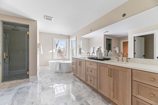 855 Fox Trail Court, Lake Forest, IL 60045
