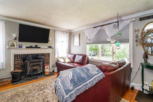 12 New Hampshire Ave, Natick, MA 01760