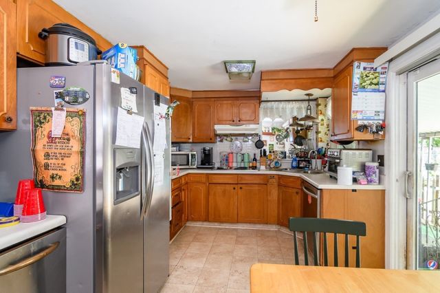 12 New Hampshire Ave, Natick, MA 01760