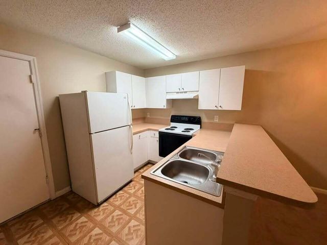 6892 Mill Brook Place, Lake Worth, FL 33463