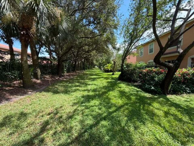 6892 Mill Brook Place, Lake Worth, FL 33463