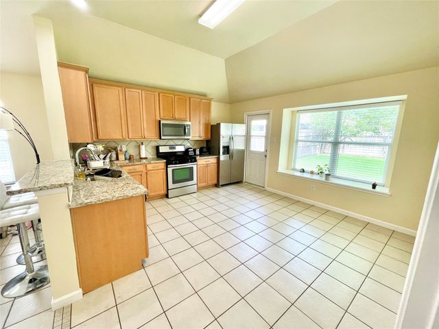 625 Hutchins Drive, Crowley, TX 76036