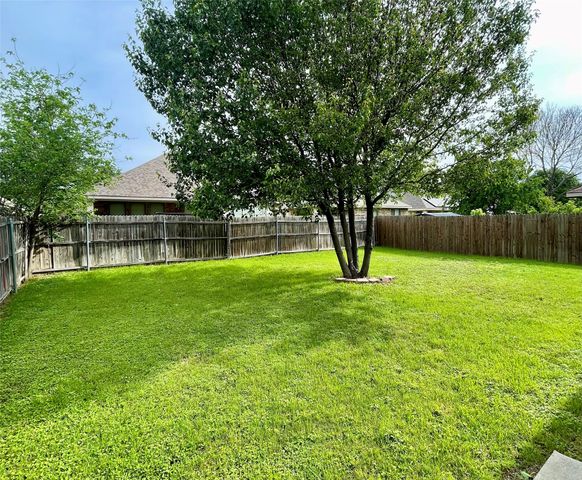 625 Hutchins Drive, Crowley, TX 76036
