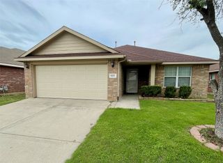 625 Hutchins Drive, Crowley, TX 76036