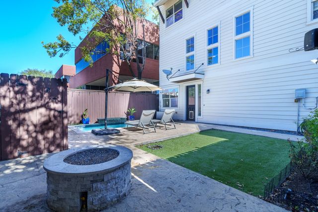 225 Knox Street, Houston, TX 77007