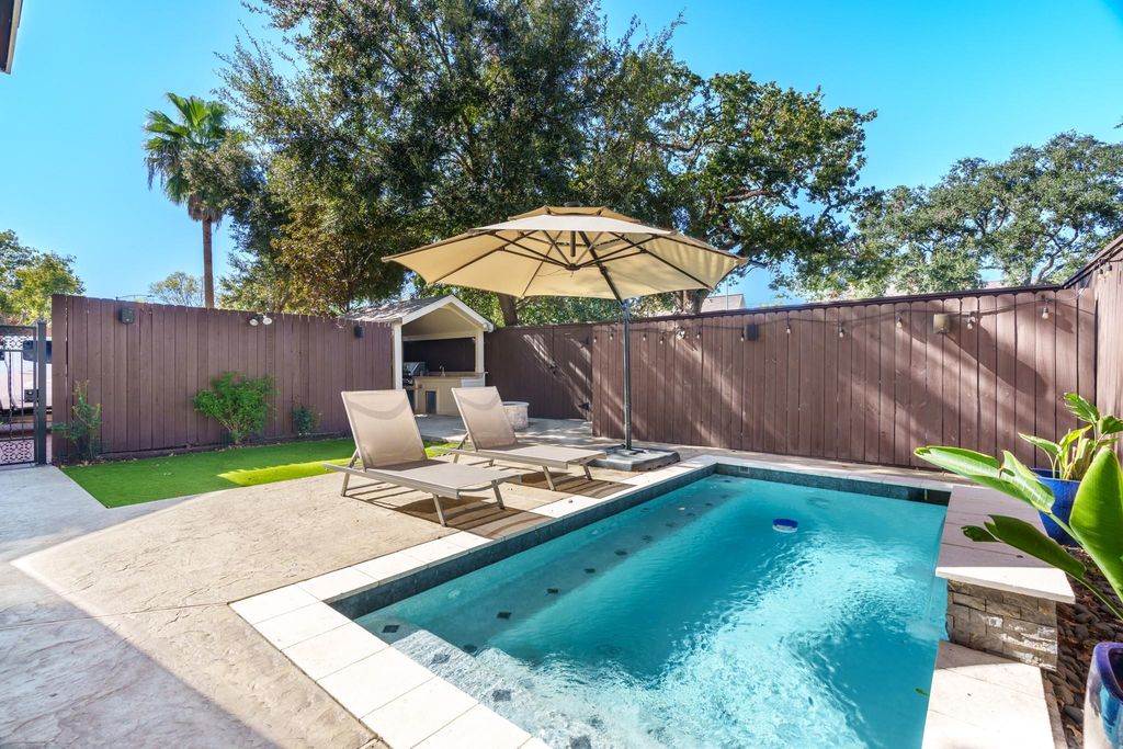 225 Knox Street, Houston, TX 77007
