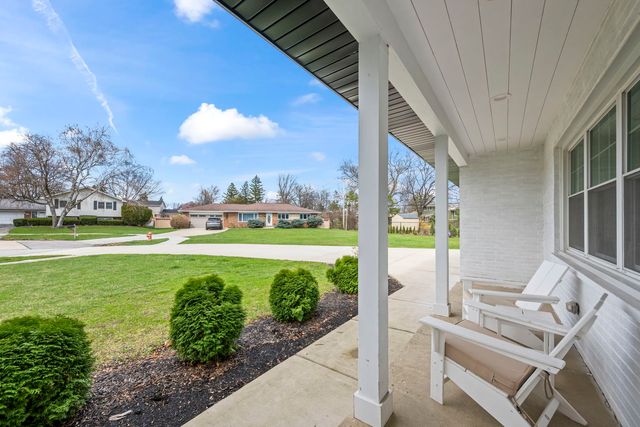671 Hazel Court, Roselle, IL 60172