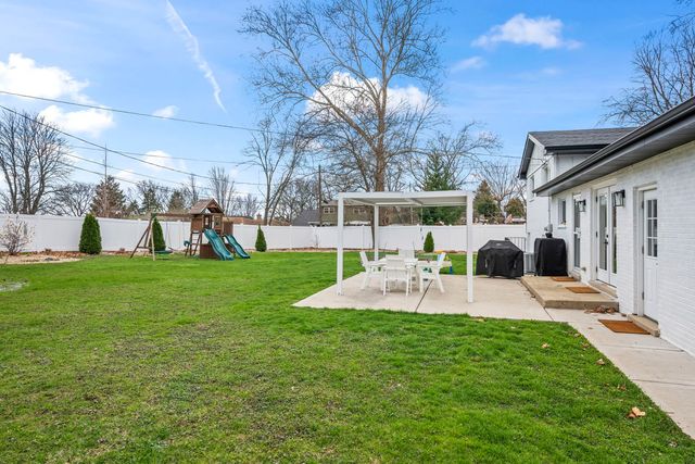 671 Hazel Court, Roselle, IL 60172