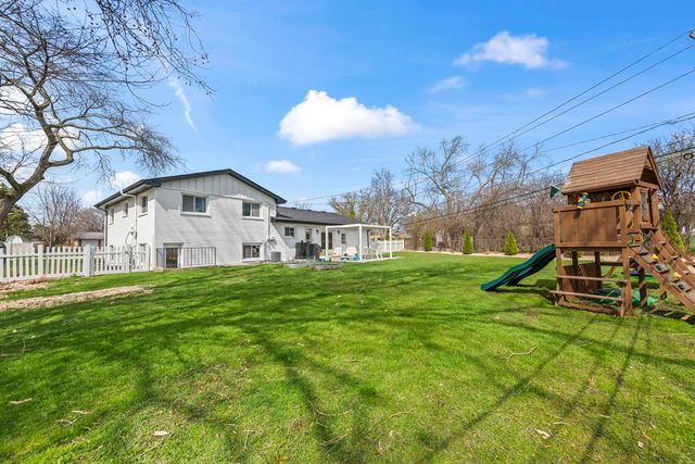 671 Hazel Court, Roselle, IL 60172
