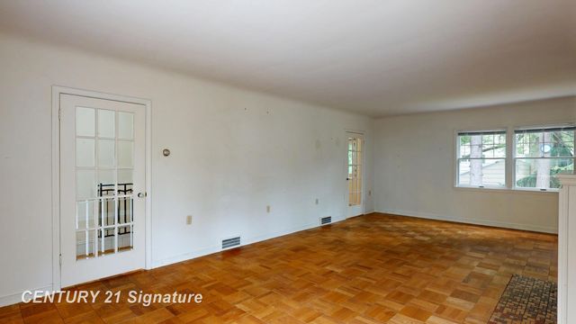 1702 Overhill Drive, Flint, MI 48503