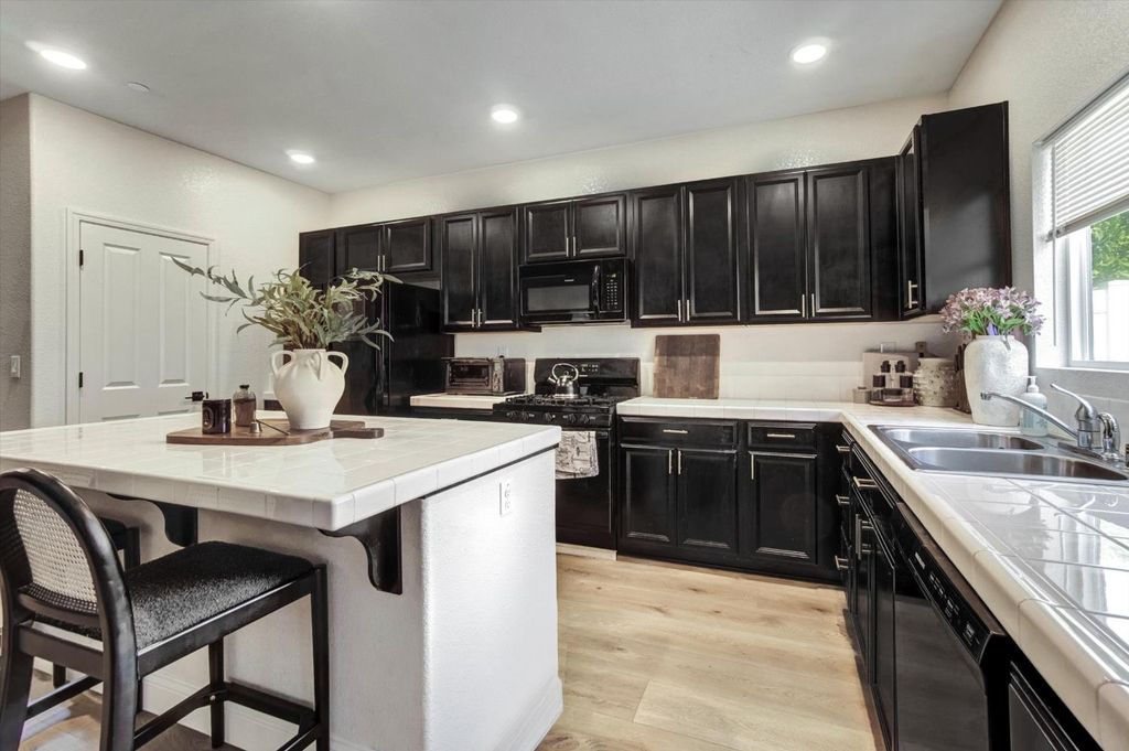 1328 Altaparke Ave, Sacramento, CA 95834