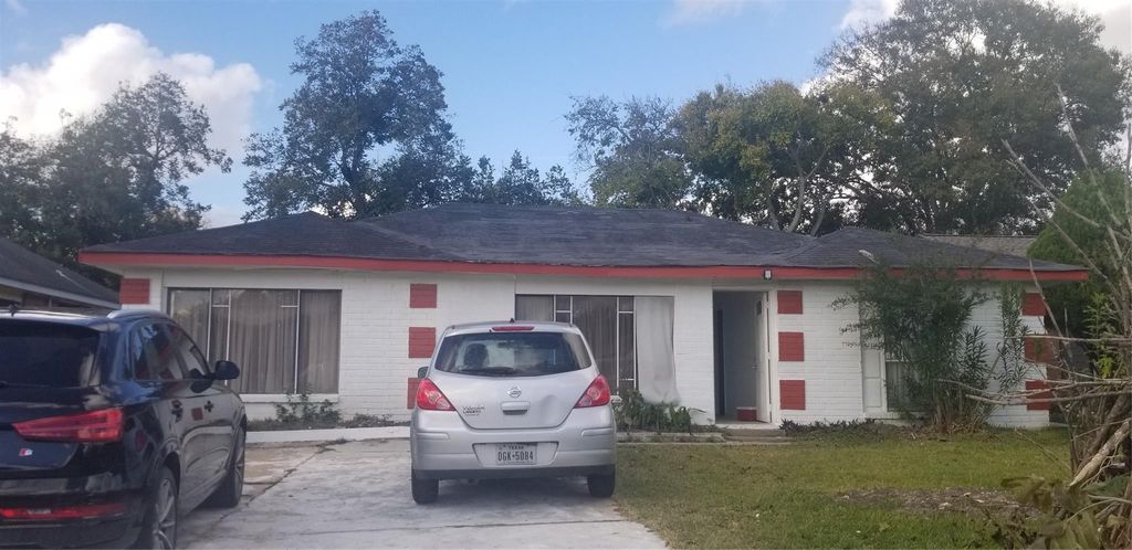 10734 Concho Street, Houston, TX 77072