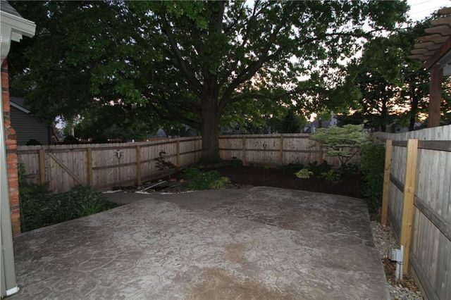 11922 Mackey Road, Overland Park, KS 66213