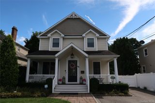 59 Meadowbrook Road, Syosset, NY 11791