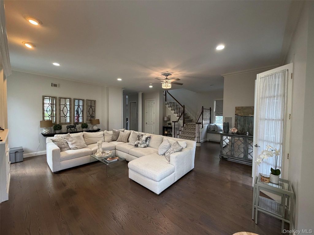 59 Meadowbrook Road, Syosset, NY 11791 — photo 4
