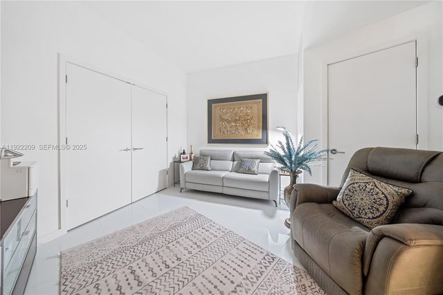 851 NE 1st Ave 3911, Miami, FL 33132