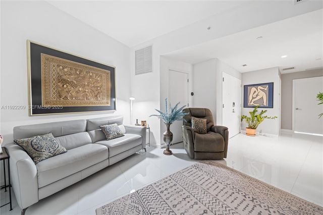 851 NE 1st Ave 3911, Miami, FL 33132