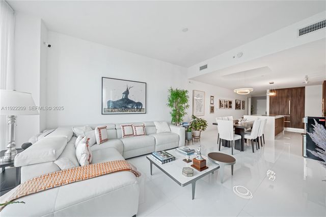 851 NE 1st Ave 3911, Miami, FL 33132