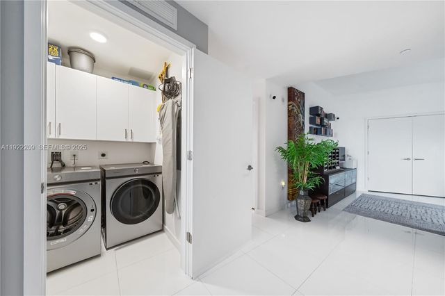 851 NE 1st Ave 3911, Miami, FL 33132