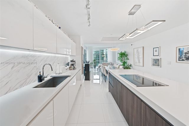 851 NE 1st Ave 3911, Miami, FL 33132