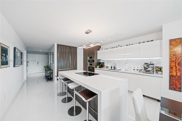 851 NE 1st Ave 3911, Miami, FL 33132