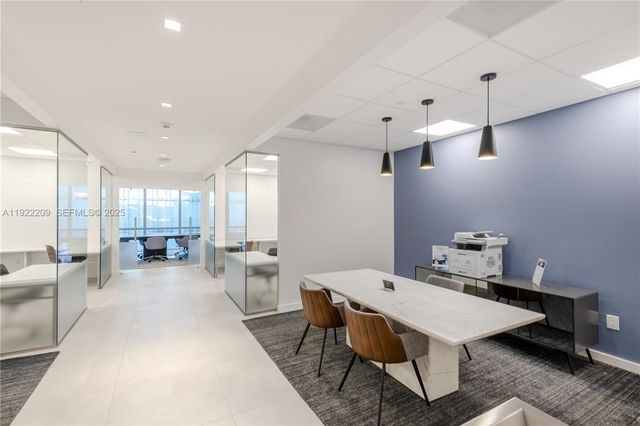 851 NE 1st Ave 3911, Miami, FL 33132