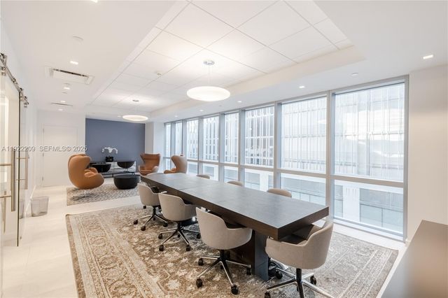 851 NE 1st Ave 3911, Miami, FL 33132