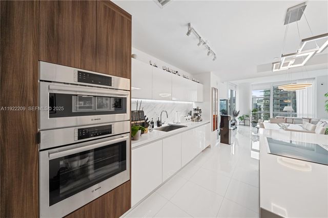 851 NE 1st Ave 3911, Miami, FL 33132