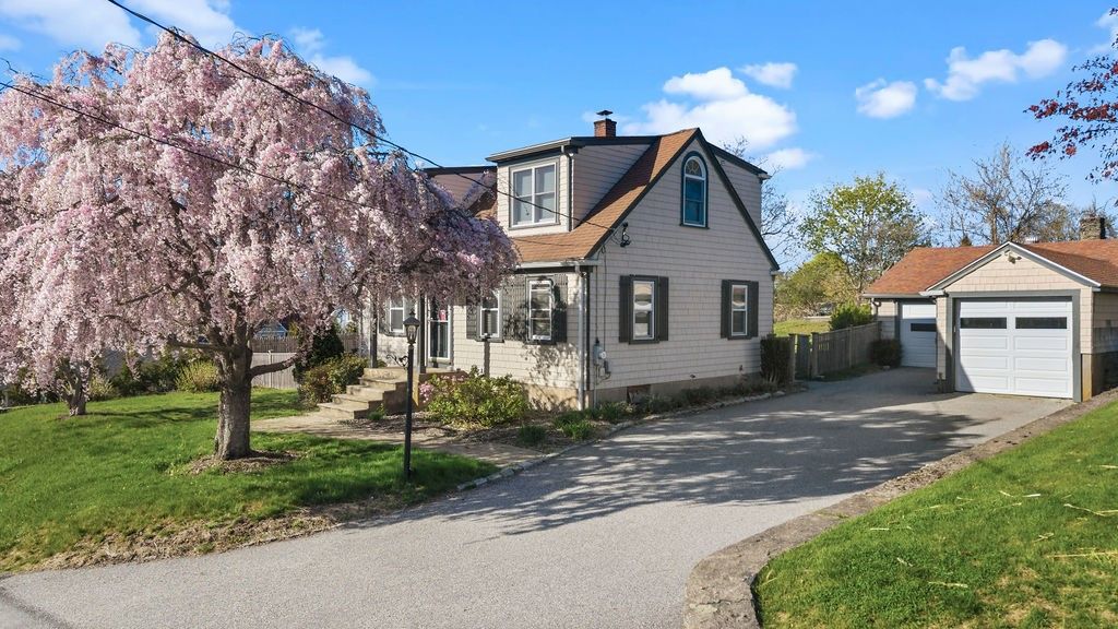 18 Sprague Court, Portsmouth, RI 02871