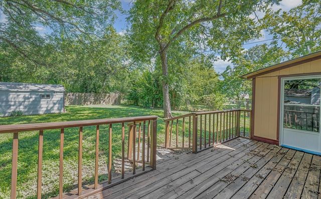 302 E Center Street, Lorena, TX 76655