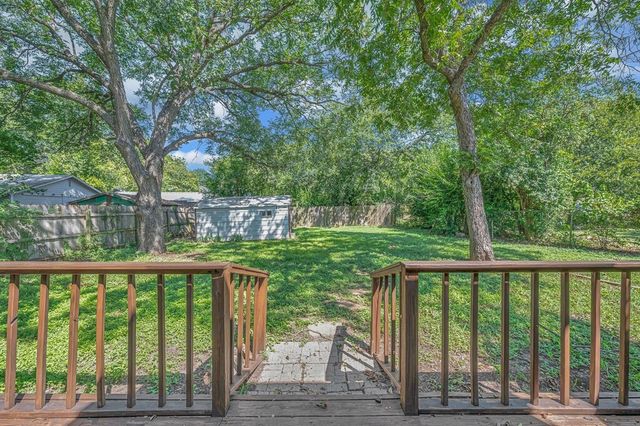 302 E Center Street, Lorena, TX 76655