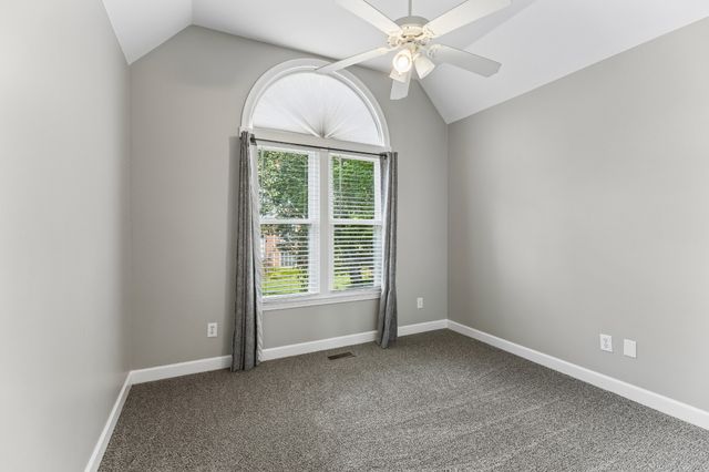 5301 Mast Pt, Hermitage, TN 37076