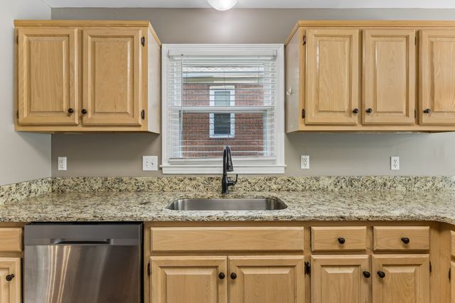 5301 Mast Pt, Hermitage, TN 37076