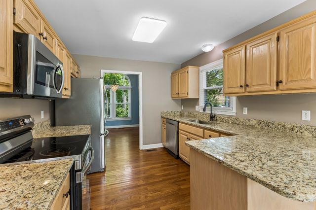5301 Mast Pt, Hermitage, TN 37076